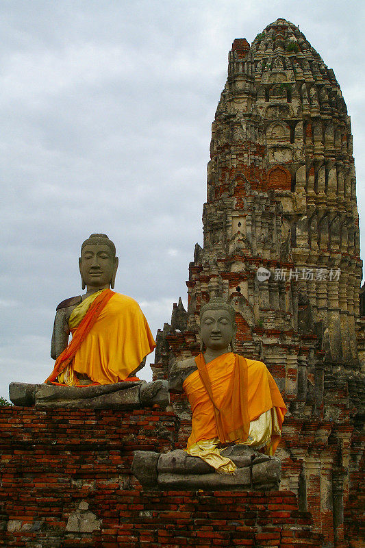 佛陀的雕像在Wat Chaiwatthanaram, Ayuthaya